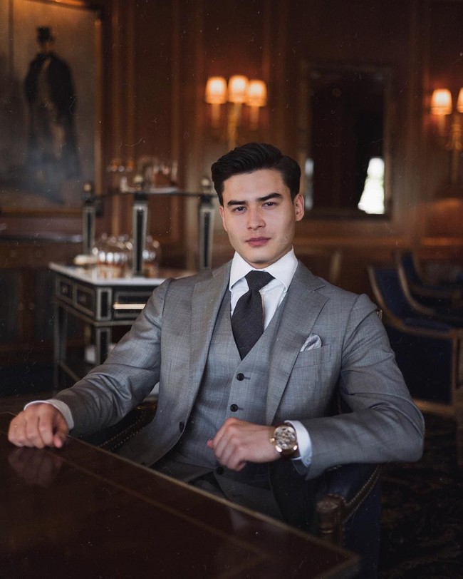 Ini Dimash Adilet yang punya banyak penggemar wanita di Instagram. Bagaimana tidak, Dimash punya wajah yang tampak, pun kekayaan. Foto: Instagram