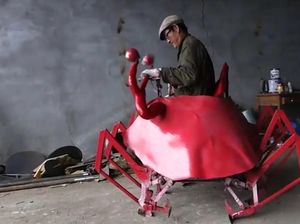 Kreatif! Petani Asal China Ini Buat Kendaraan Bentuk Kepiting