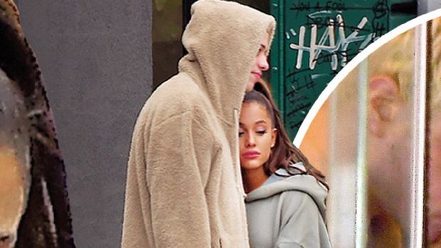 Muncul Perdana Pasca Kematian Mac Miller, Ariana Grande Nangis