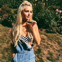 Bintang Manchester United Marouane Fellaini kedapatan flirting dengan seorang model bernama Tina Stinnes. Pemain gelandang itu mengirimkan dua pesan teks bernada menggoda lewat direct message (DM) Instagram. Foto: Instagram/@tinastinnes