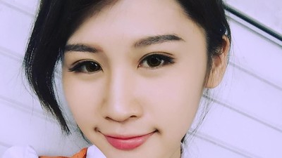 Foto: Kepincut Pesona Petugas Kereta yang Kecantikannya Bikin Naksir