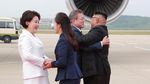 Foto: Pelukan Hangat Kim Jong Un dan Presiden Korsel