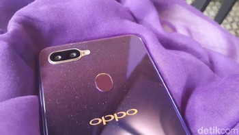 OPPO sendiri memilih warna ungu karena Ultra Violet merupakan Color of the Year 2018 menurut Pantone. (Foto: detikINET/Virgina Maulita Putri)