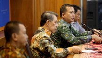 Penyerahan 3 WNI ke keluarga tersebut dilakukan oleh Wakil Menteri Luar Negeri (Wamenlu) RI AM Fachir. Ketiga WNI tersebut yaitu Hamdan bin Saleng, Sudarling bin Samansunga, dan Subandi bin Sattu. Dua nama pertama berasal dari Selayar, sedangkan nama terakhir dari Bulukumba, Sulawesi Selatan.
