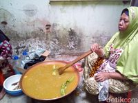 Pembuatan Bubur Asyura Jadi Prosesi Buka Luwur Makam Sunan Kudus