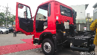 Seiring meningkatnya permintaan di pasar Indonesia, khususnya Jawa Timur, UD Truck bersama dengan Astra UD Trucks ingin memanfaatkan momen ini, Sebagai unjuk kemampuan berkompetisi di truk kelas ringan. Kuzer sendiri hadir dengan dua varian yakni logistik dan infratruktur. Foto: Imam Wahyudianto