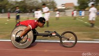 Alhasil selama menjalani latihan atlet para atletik pun kerap menggunakan alat lama. Terutama atlet pengguna kursi roda.