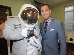 Mau ke Luar Angkasa, Personel NSYNC Ini Masih Kena PHP