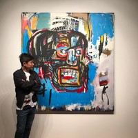 Tahun lalu, Yusaku yang juga dikenal sebagai kolektor seni ini jadi perbincangan setelah membeli lukisan tanpa judul karya Jean-Michel Basquiat yang dibuat pada 1982 seharga 110 juta dollar AS (Rp 1,6 triliun). Soal wisata ke bulan bersama SpeceX, Yusaku enggan merinci harganya. Namun, ia mengatakan kepada Reuters, biayanya lebih besar dari harga lukisan tersebut. (Foto: Instagram/@yusaku2020)