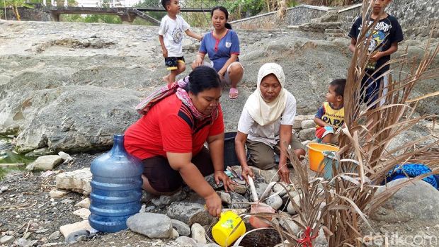 Di Sungai Yang Mengering Ini, Warga Boyolali Cair Air