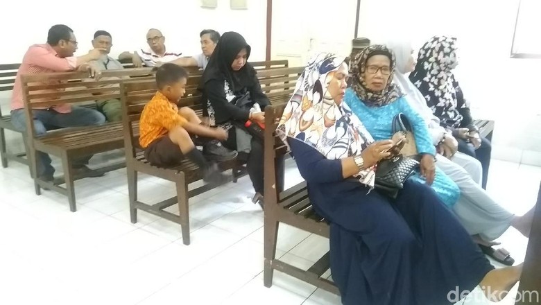 Luapan Emosi Jemaah Abu Tours di Persidangan Luapan Emosi Jemaah Abu Tours di Persidangan