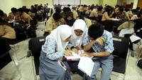 Acara itu dihiasi berbagai perlombaan dan pementasan seni dari anak-anak sekolah di Jakarta.