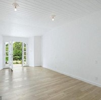 Bagian outdoor menawarkan pemandangan alam yang cantik dan memanjakan mata. Cocok untuk bersantai sejenak dari rasa penat. Foto: Dok. Guest of a Guest/ MLS