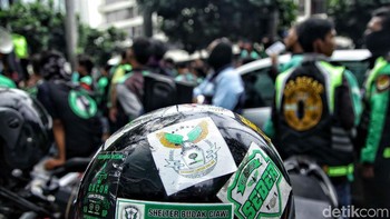 Aksi dimulai pukul 13.00 WIB dan diklaim dihadiri sekitar 500 orang.