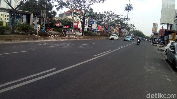 Mobil Densus yang Terguling di Depok Dievakuasi