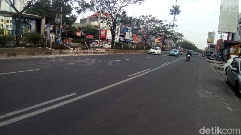 Mobil Densus yang Terguling di Depok Dievakuasi Mobil Densus yang Terguling di Depok Dievakuasi
