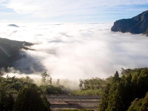 Betapa Cantik Jalur Kereta Tertinggi di Asia Ini