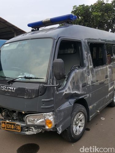 Kondisi mobil yang mengalami kecelakaan