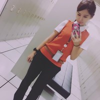 Ia jadi atensi karena penampilannya yang menawan dan layanannya yang ramah. Foto: Istimewa