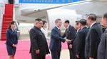 Foto: Pelukan Hangat Kim Jong Un dan Presiden Korsel
