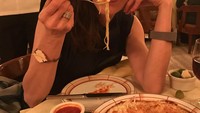 Sebelum meninggalkan New York, Michelle mampir bersantap di Cipriani. Restoran ini terkenal dengan sajian Itali lezat. Foto: Instagram michelleyeoh_official