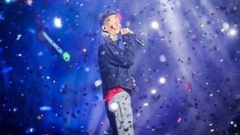 Jack Ma juga dikenal punya banyak minat, salah satunya bernyanyi seperti yang ia perlihatkan dalam festival musim pada Oktober 2017 ini. Ia juga pernah merekam lagu bersama penyanyi top Faye Wong. (Foto: AFP PHOTO / STR / China OUT)