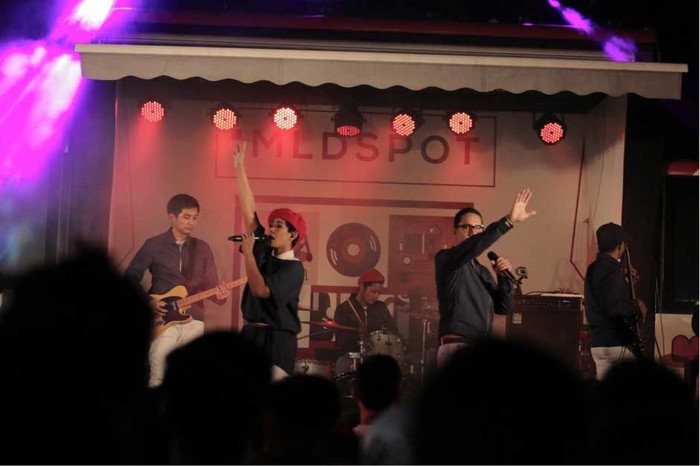 Maliq and Dessentials Gebrak MLDSPOT Stage Bus Jazz Tour 2018