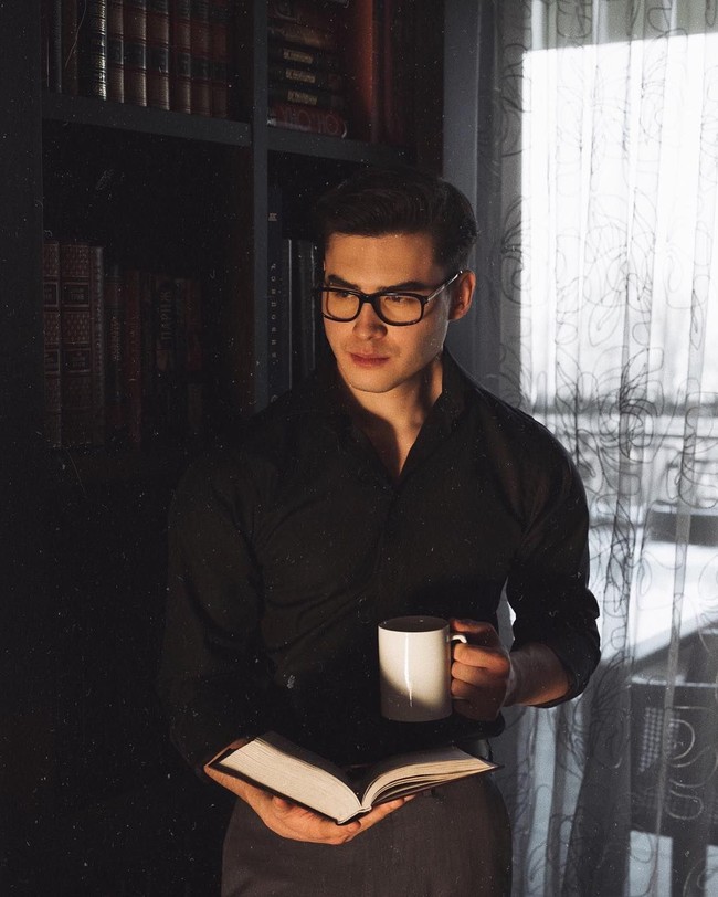 Terlebih, Dimash tidak pernah berpose dengan wanita. Semakin banyak wanita yang baper ingin jadi kekasihmya. Foto: Instagram