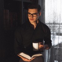 Terlebih, Dimash tidak pernah berpose dengan wanita. Semakin banyak wanita yang baper ingin jadi kekasihmya. Foto: Instagram