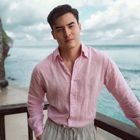 Hal tersebut tergambar dari setiap unggahannya di Instagram. Keliling dunia sampai pemer mobil mewah diperlihatkan di media sosialnya. Foto: Instagram