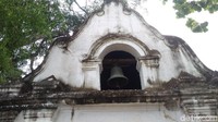 Raflles meninggalkan 3 benda kuno di Keraton Kanoman Cirebon salah satunya lonceng. Ketiga benda kuno peninggalan Raflles tersebut masih dirawat oleh Keraton Kanoman. (Sudirman Wamad/detikTravel)