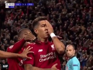 Penampilan Baru Firmino yang Kini Berkacamata