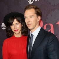 Benedict Cumberbatch dan Sophie Hunter juga cukup mirip satu sama lain. Meski memiliki warna mata yang berbeda, mereka punya fitur wajah yang serupa. Foto: Getty Images