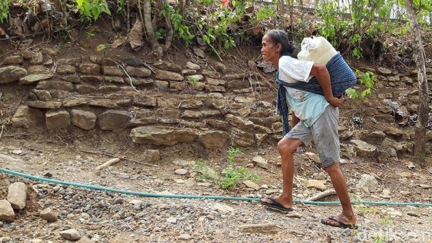 Di Sungai Yang Mengering Ini, Warga Boyolali Cair Air