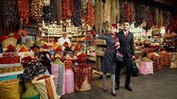 Kedua warna ini melambangkan gabungan pengaruh Timur dan Barat, serta pengakuan posisi Turki di peta dunia (Turkish Airlines)  
