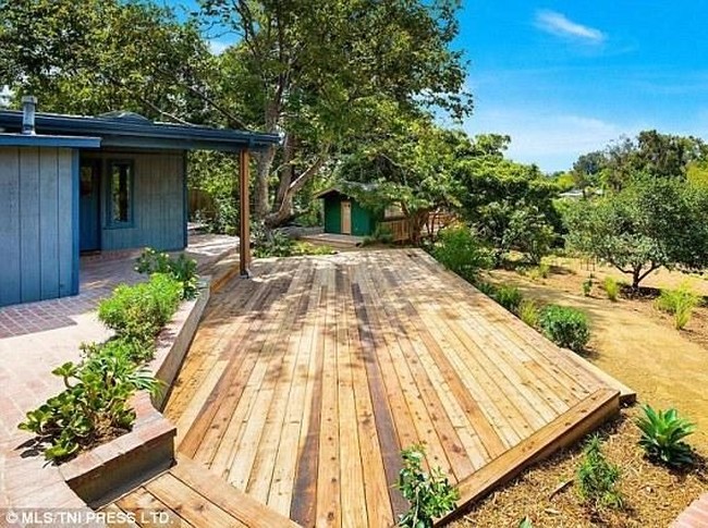 Jika ingin menempati rumah dengan suasana sejuk nan rindang ini, Julia Roberts menyewakannya seharga USD 10.500, atau Rp 156 jutaan per bulan. Foto: Dok. Guest of a Guest/ MLS