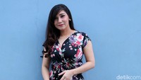 Wanita berusia 34 tahun itu pun kini merasa malu dan tak percaya diri lagi untuk tampil berbikini. (Pool/Ismail/detikFoto)