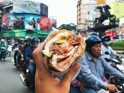 Instagramer Ini Punya Cara Keren Pamer Keliling Dunia