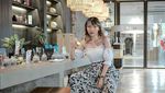 Dibilang Mirip Lisa BlackPink Begini Pose Mega Gumelar Saat Makan