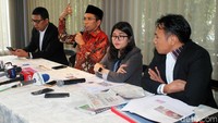 TGB awalnya menjelaskan soal transfer yang masuk ke rekening pribadinya dari PT Recapital Asset Management. Menurutnya, uang yang ditransfer itu adalah pinjaman.
