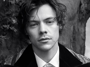 Harry Styles Tunda Tur Konser Demi Kesehatan Fans