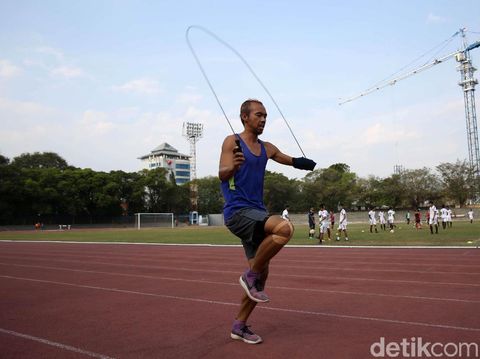 Setiyo Budihartanto berlatih di lapangan Manahan, Solo ke Asian Para Games 2018. 