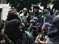 Ratusan Driver Ojek Online Geruduk Kantor Grab