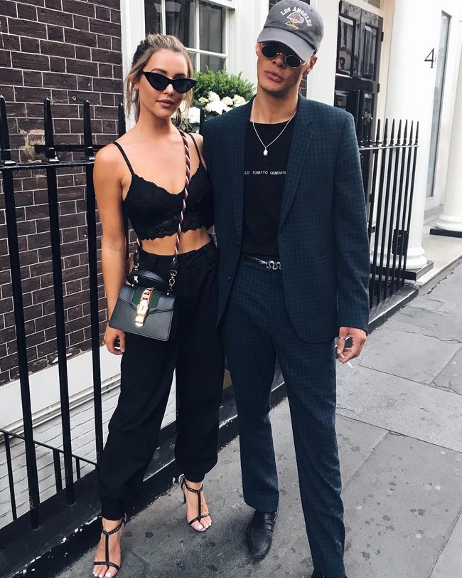 Tina sebenarnya pernah mengunggah kebersamaannya dengan sang kekasih di Instagram. Namun tampaknya Fellaini tidak memerhatikan bahwa Tina sudah tidak single sehingga terkirimlah dua pesan teks itu. Foto: Instagram/@tinastinnes