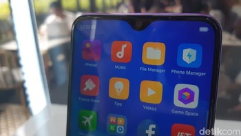Termasuk prosesor Mediatek Helio P60, dua kamera belakang dengan resolusi 16MP+2MP, kamera depan dengan resolusi 25MP dan layar FHD berukuran 6,3 inci. (Foto: detikINET/Virgina Maulita Putri)