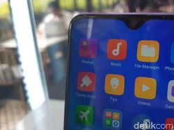 Melihat dari Dekat OPPO F9 Starry Purple, Si Ungu yang Cantik