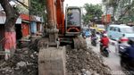 Bikin Macet! Ini Penampakan Proyek Saluran Air di Jembatan Lima