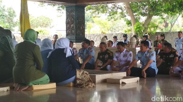 HUT TNI ke 73, Panglima TNI Ziarah ke Makam Bung Karno