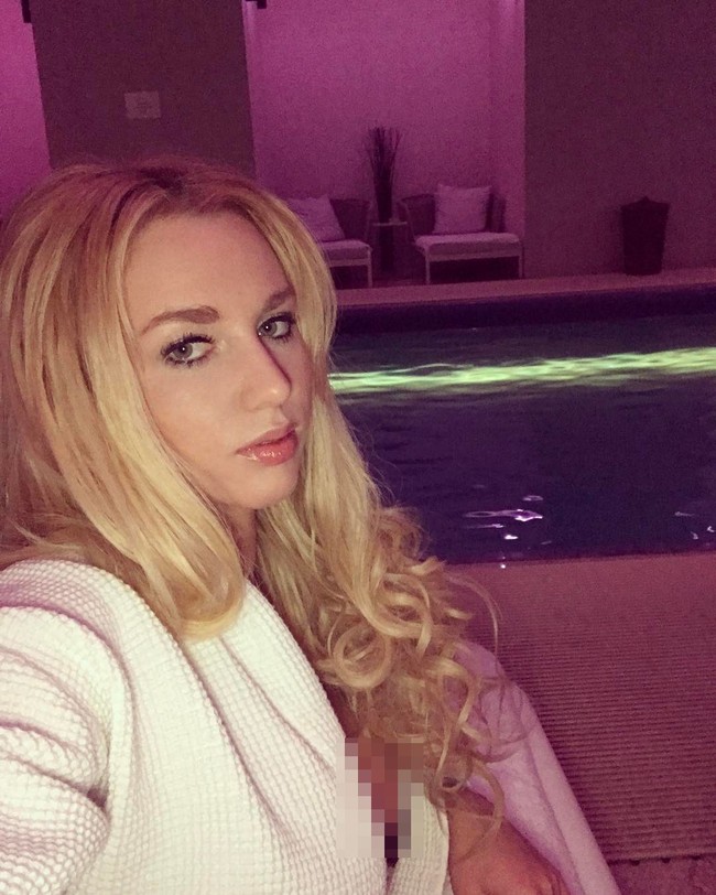 Model 30 tahun itu mengaku ia dan suaminya akan dibunuh oleh kaki tangan presiden Rusia Vladimir Putin. Putin ingin aku mati, begiu ungkapnya.  Foto: Instagram