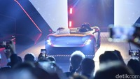 Mobil diperkuat dengan mesin terkuat yang pernah diproduksi Maranello yakni sebonggol V12 berkekuatan 810 cv. Pool/Ferrari.